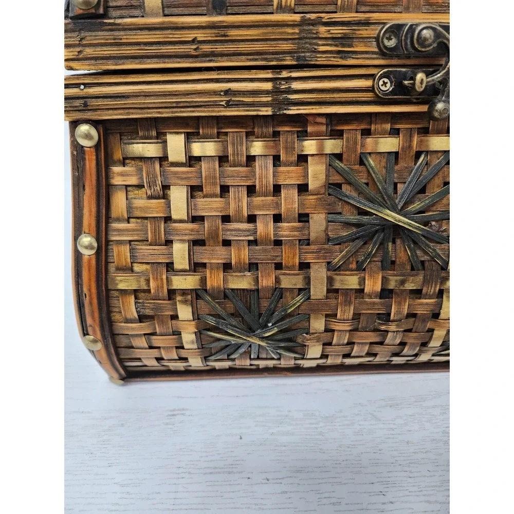 Vintage Hand Woven Wicker Treasure Chest Purse Metal Hardware With Handle